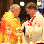 Friedensgruß der Linzer Bischöfe: Bischof em. Dr Ludwig Schwarz mit Diözesanbischof Dr. Manfred Scheuer