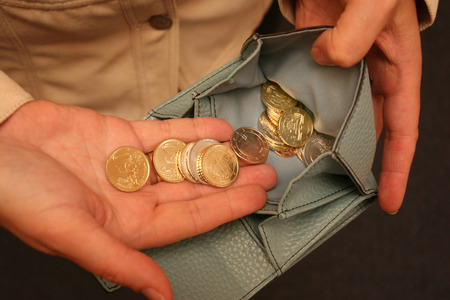 Geldboerse mit Muenzen / Money purse with coins [ (c) www.BilderBox.com, Erwin Wodicka, Siedlerzeile 3, A-4062 Thening, Tel. + 43 676 5103678.Verwendung nur gegen HONORAR, BELEG,URHEBERVERMERK und den AGBs auf bilderbox.com](in an im auf aus als and 