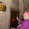 Segnung eines Bildes von Johannes Paul II. durch Nuntius Zurbriggen