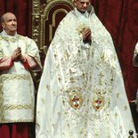 II. Vatikanisches KonzilPapst Paul VI. bei der Erföffnung der 3. Sitzung am 4. Dezember 1963; links der Präfekt der Glaubenskongregation Alfredo Ottaviani.