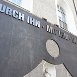 Bischof Schwarz öffnet „Heilige Pforte“ des Klagenfurter Domes