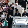 Papst Franziskus zeigt sich erneut volksnah