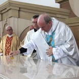 Kirchenweihe in Minsk: Salbung des Altars