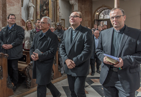 BIschof Hermann Glettler  / Gebet im Dom St. Jakob / Innsbruck / 27.09.2017 / @Vanessa Weingartner-Rachlé/Diözese Innsbruck
