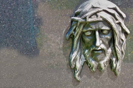 Christus-Kopf, Relief, Nahaufnahme
