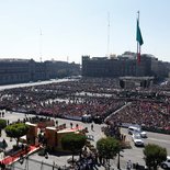 Menschenmenge bei der Ankunft von Papst Franziskus auf dem Plaza de la Constitucion in Mexiko-Stadt am 13. Februar 2016.