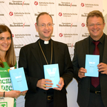 Präsentation am 6. Oktober 2016 in Wien mit (v.l.) KJÖ-Vorsitzenden Sophie Matkovits, Jugendbischof Stephan Turnovszky und Bernhard Meuser
