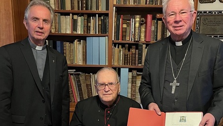 Prälat Neuhardt für Verdienste um Erzdiözese Prag geehrt
