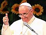 Papst Franziskus streckt den Daumen aus - das Zeichen für 'Alles Ok', bei einem Treffen mit asiatischen Jugendlichen am Solmoe Heiligtum in Dagjin am 15. August 2014. REUTERS/Ahn Young-joon/Pool (SOUTH KOREA - Tags: RELIGION PROFILE POLITICS SOCIETY 