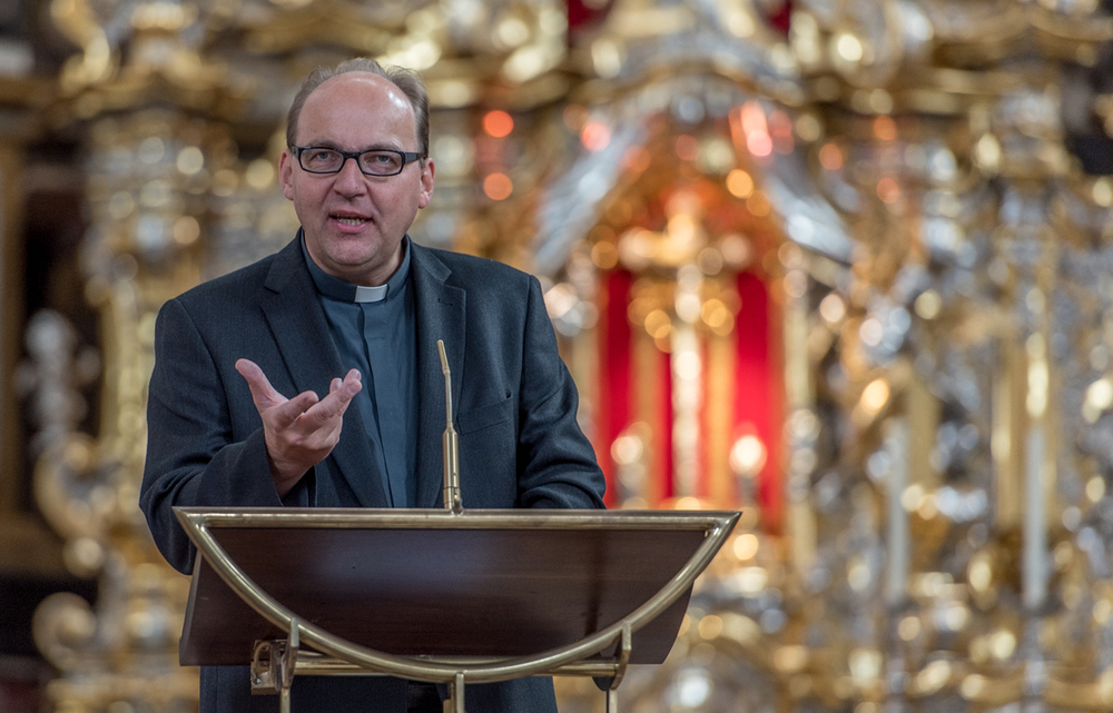 BIschof Hermann Glettler  / Gebet im Dom St. Jakob / Innsbruck / 27.09.2017 / @Vanessa Weingartner-Rachlé/Diözese Innsbruck