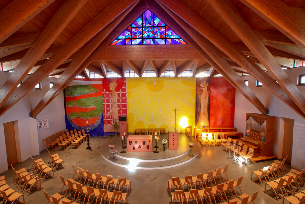 'Katholischer Gottesdienst', ''Zur Freiheit hat uns Christus befreit'.' Mit der Gemeinde feiern Dechant Peter Hausberger und Pastoralassistentin Ingrid Leitner.Entscheidend f?r den Apostel Paulus waren die eigene Erfahrung der Liebe Gottes und ein G