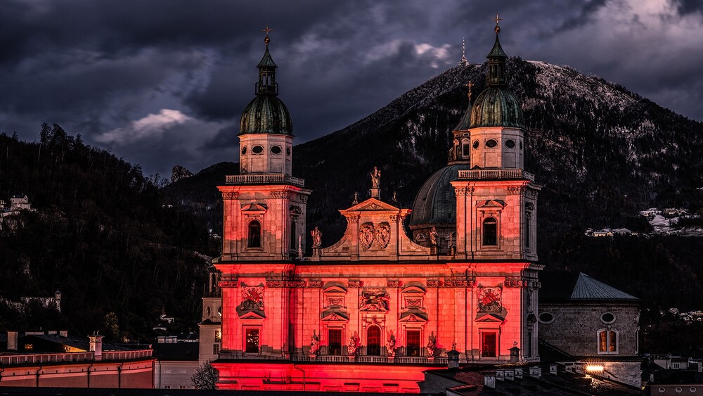Salzburger Dom in der 'Red Week' / Hiwa Naghshi/Erzdiözese Salzburg Salzburger Dom in der 'Red Week'