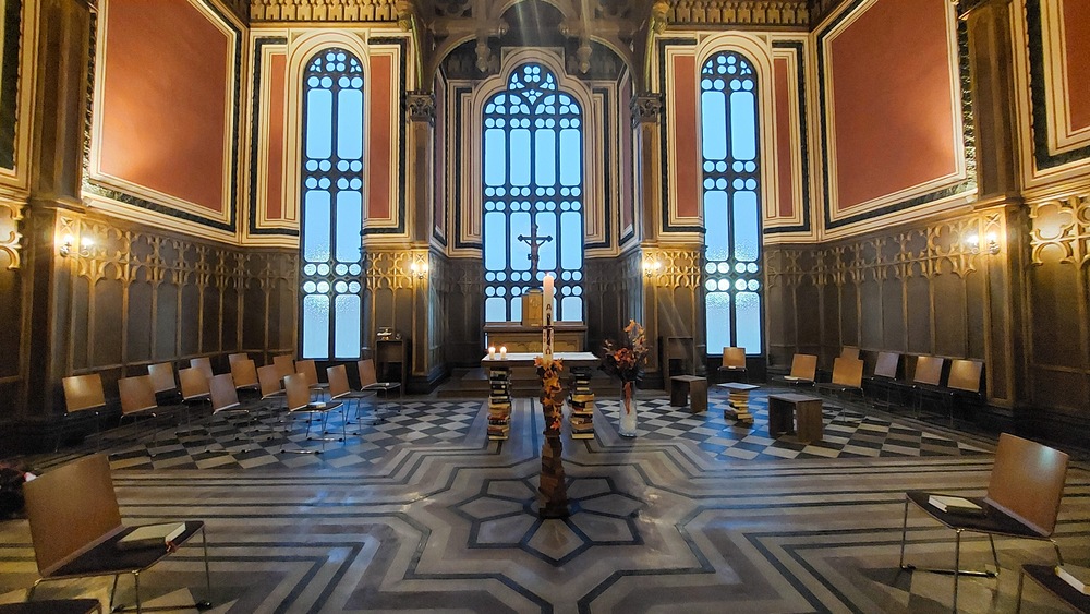 Katholischer Gottesdienst - 'Denn du bist bei mir' - Live aus der Kapelle der Rossauer Kaserne in Wien: Gottes Schutz und Geborgenheit – auch für Menschen, die selbst täglich für Sicherheit sorgen – stehen im Mittelpunkt des Gottesdienstes mit der Po