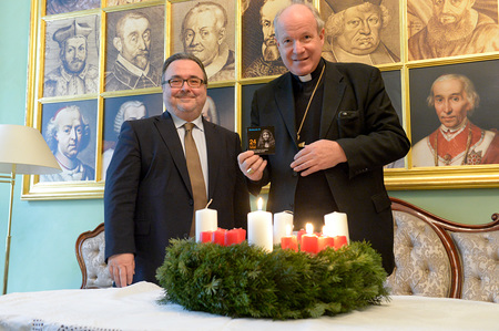 Kardinal Christoph Sch?nborn, Michael Chalupka, evangelischer Adventkranz nach dem Diakonie-Gr?nder Johann Hinrich Wichern