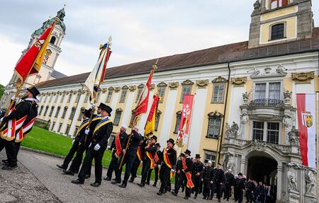 Feuerwehrleute und Rauchfangkehrer am oö. Landesfeiertag