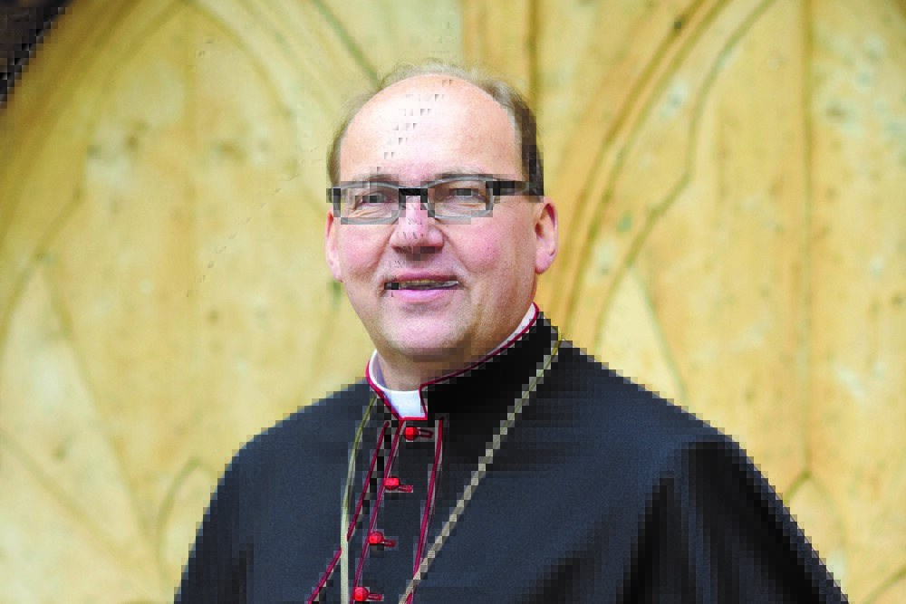 Bischof Hermann Glettler / Bernhard Aichner MMag. Hermann Glettler, Bischof der Diözese Innsbruck. Zum Beischof geweiht am 2. Dezember 2017 in der Olympiahalle in Innsbruck.