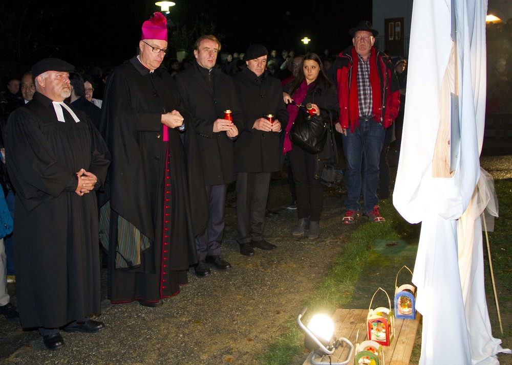 Burgenland: Gedenktafel für 77 ermordete Jabinger Roma eingeweiht