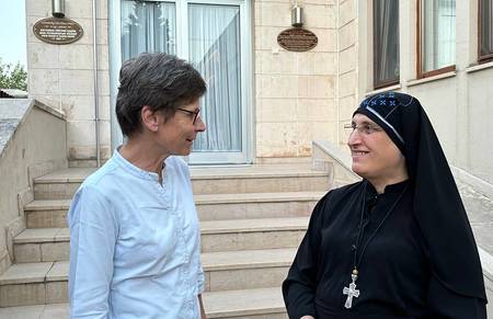 Sr. Christine Rod mit Ordensfrau im Tur Abdin