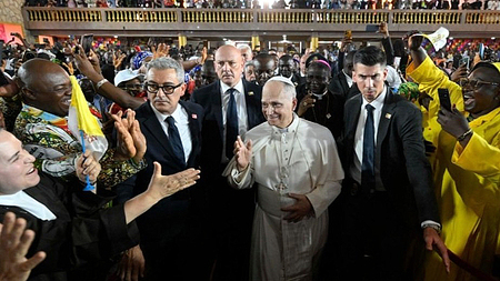 Papst Leo XIV. in Kathedrale von Bamenda in Kamerun