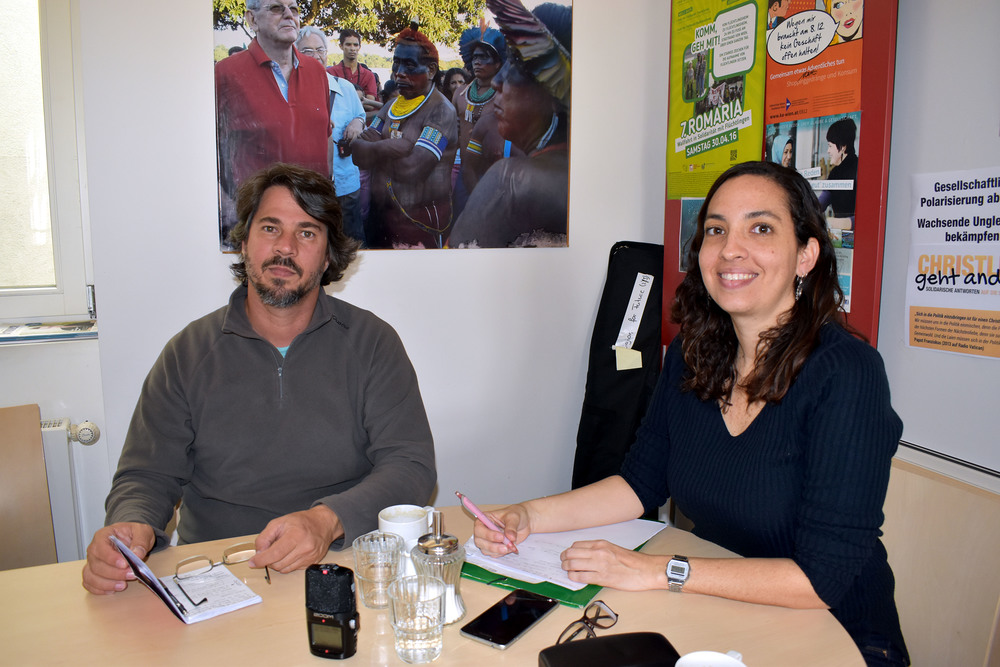 Renata Costa Cezar de Albuquerque und Mitarbeiter Jose Placido Da Silva Junior von der brasilianischen Kommission für Landpastoral (CPT) / Kathpress/Gutenbrunner