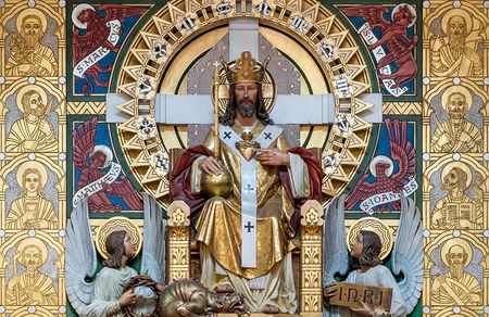 Christus selbst bezeichnet sich in den Evangelien mehrmals als König (Mt 25,31-40, Joh 18, 36-37). Eingeführt wurde das Christkönigsfest 1925 als Antwort auf die antikirchlichen Bewegungen der Zeit. Besondere Bedeutung erlangte es zur zeit des Nation