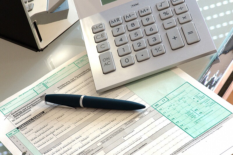 Kirchenfinanzen / bilderbox.com Kirchenbeitrag