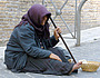 Bettlerin  [ (c) www.BilderBox.com, Erwin Wodicka, A-4063 Breitbrunn, Tel. +43 676 5103 678. Verwendung nur gegen HONORAR, BELEG, URHEBERVERMERK und den AGBs auf www.bilderbox.com ] in an am um im  auf einer beim mit and  , / Menschen Frauen Personen