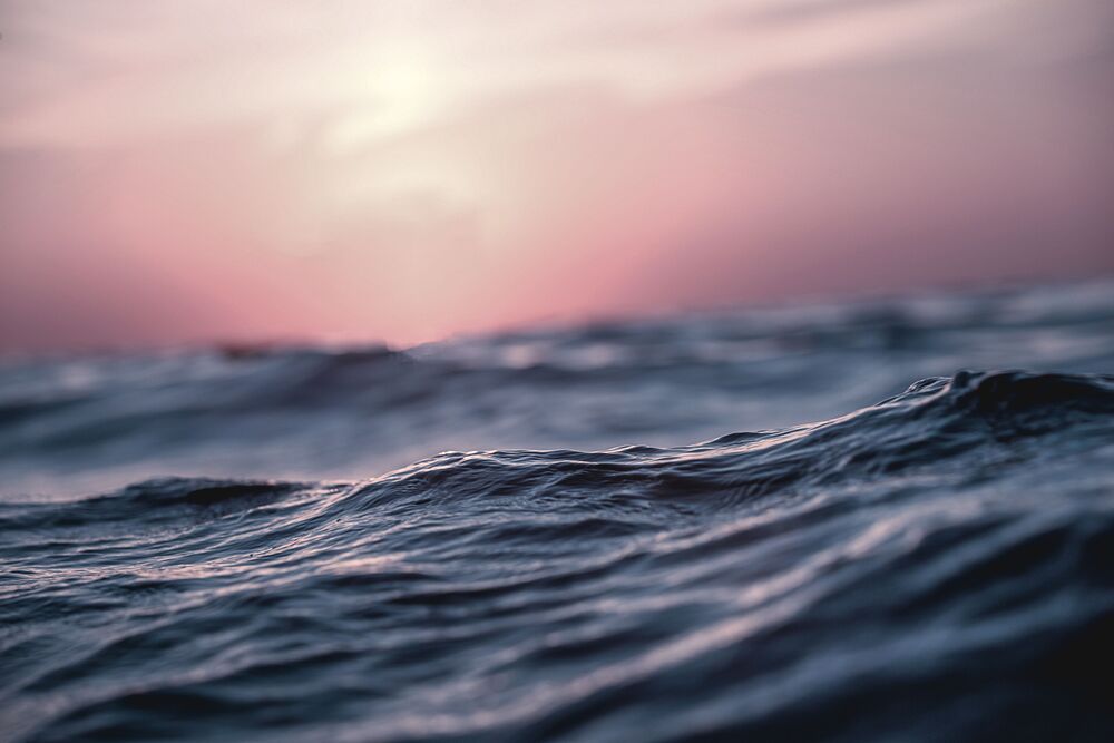 Sonnenuntergang auf offenem Meer / eberhard grossgasteiger via pexels / CC0