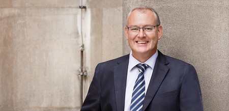 Photo by: Joseph Krpelan (www.derknopfdruecker.com)