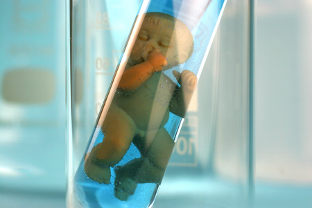Retortenbaby - test-tube baby / bilderbox.com
