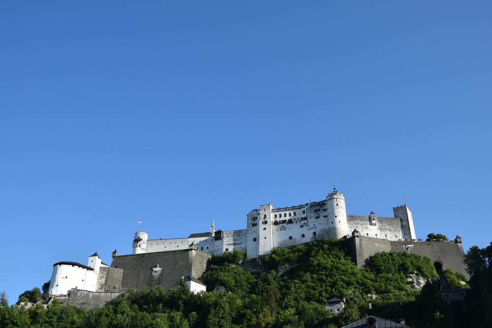 Blick auf den Mönchsberg mit der Festung Hohensalzburg