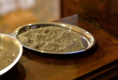 Aschermittwoch: Kirche startet mit Asche und Kunst in die Fastenzeit