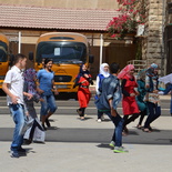 Jugendliche beim Turn- Teambuilding-Unterricht,Caritas-Sommerschule in Zarqa   