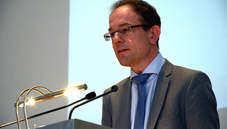 Theologe Tück warnt: Kreuz nicht politisch instrumentalisieren