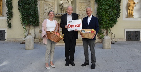 Erika Spinka (Le+O), Kardinal Christoph Schönborn, Caritas-Präsident Michael Landau (v.l.)