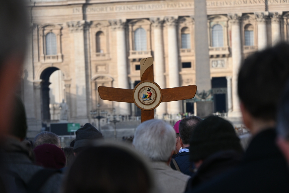 Pilger auf dem Weg zur Heiligen Pforte im Petersdom / Heiliges Jahr 2025 / Paul Wuthe / Kathpress Pilger auf dem Weg zur Heiligen Pforte im Petersdom / Heiliges Jahr 2025