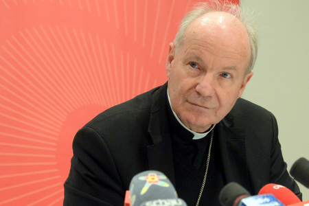 Der Wiener Erzbischof äußerte sich dabei u.a. zur Heimopferrente, zu Fragen der Europäischen Union, zum Kreuz im öffentlichen Raum, zum Papst und zu Luther.