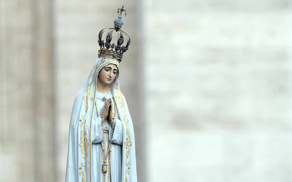 Madonna von Fatima / Copyright 2016, KNA. Alle Rechte vorbehalten, Cristian Gennari Die Originalstatue der Madonna von Fatima während eines Rosenkranzgebets mit Papst Franziskus am 12. Oktober 2013 auf dem Petersplatz.