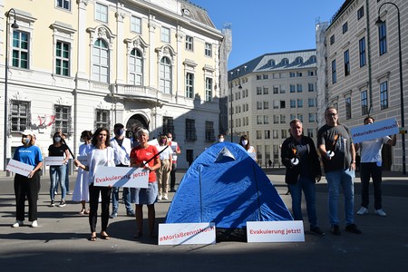 Laura Leyser, Geschäftsführerin Ärzte ohne Grenzen Österreich, Daniela Pamminger, Leiterin Katastrophenhilfe der Caritas Österreich, Cornelius Obonya, Schauspieler und Vertreter der Initiative 'Courage - Mut zur Menschlichkeit', Christoph Riedl, Diak