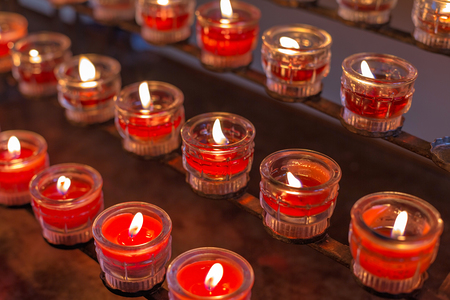 Viele Grablichter, Symbolfoto f?r Religion, Trauer, Erinnerung