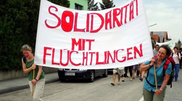 Transparent der Romaria-Wallfahrt / Don Bosco Flüchtlingswerk Wien: 15. 'Romaria'-Solidaritätsweg mit Geflüchteten am Freitag