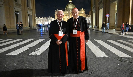 Erzbischof Franz Lackner und Kardinal Christoph Schönborn bei der Bischofssynode