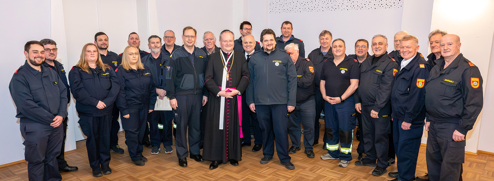 Propst Anton Höslinger und die Betriebsfeuerwehr von Stift Klosterneuburg / W.B.Hanzmann Propst Anton Höslinger und die Betriebsfeuerwehr von Stift Klosterneuburg