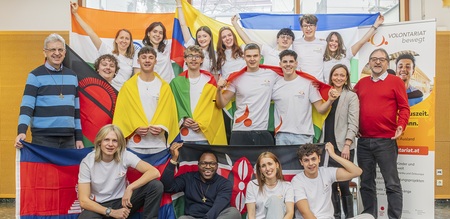 17 Freiwillige starten ihren Auslandsdienst mit 'Volontariat bewegt'