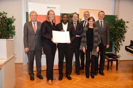 Uni Salzburg ehrt Theologen aus Nigeria mit Erwin-Kräutler-Preis