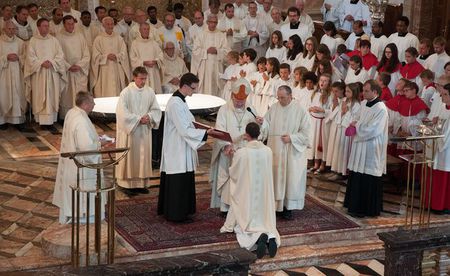 Die österreichischen Diözesanbischöfe feierten die traditionellen Chrisammessen in Domkirchen, bei denen die Weiheversprechen erneuert werden