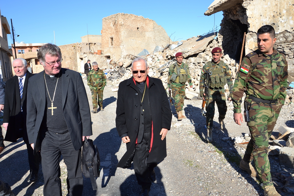 Bischof Scheuer im Irak / Georg Pulling / Kathpress Nordirak, Ninive-Ebene, zerstörte Christenstadt Batnaya, Bischof Manfred Scheuer,l Patriarch Louis Sako, Peshmerga-Soldaten