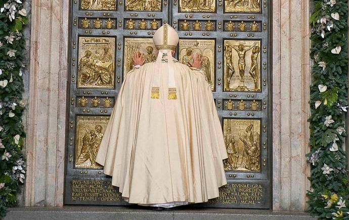 Eröffnung der Heiligen Pforte im Jahr der Barmherzigkeit 2015 / © 2015 KNA, www.kna-bild.de - Nutzungsrechte vorbehalten., Osservatore Romano Geschichte der Heiligen Jahre: Glaubensdemonstration und Versöhnungsfeier