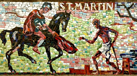 Der hl. Martin von Tours teilt seinen Mantel mit einem Bettler: Mosaik an der Fassade des Caritas Altersheimes St. Martin.     
Wien, 13.9.2005         
? Franz Josef Rupprecht; A-7123 M?nchhof; Bank: Raiffeisenbank M?nchhof (BLZ: 33054), Konto.-Nr.: