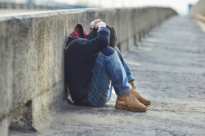 young homeless boy sleeping on the bridge / Roman Bodnarchuk - Fotolia, Roman Bodnarchuk young homeless boy sleeping on the bridge, poverty, city, street